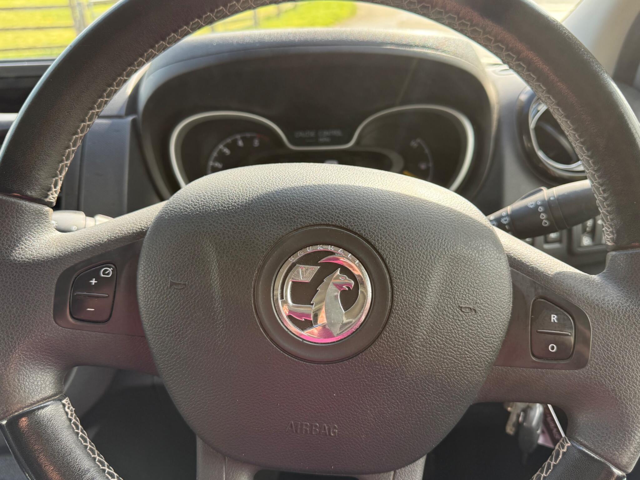 Vauxhall Vivaro 1.6 CDTi 2900 BiTurbo Sportive L1 H1 Euro 6 (s/s) 5dr — photo 95 of 98
